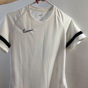 Nike tshirt - size S - like new